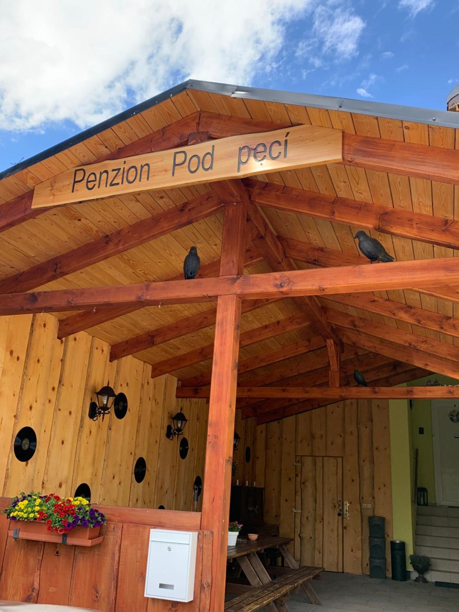 Penzion Pod Peci Lenora 外观 照片